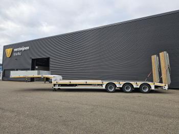 MAX 110 / 3 X STEERING AXLE / HYDRAULIC RAMP